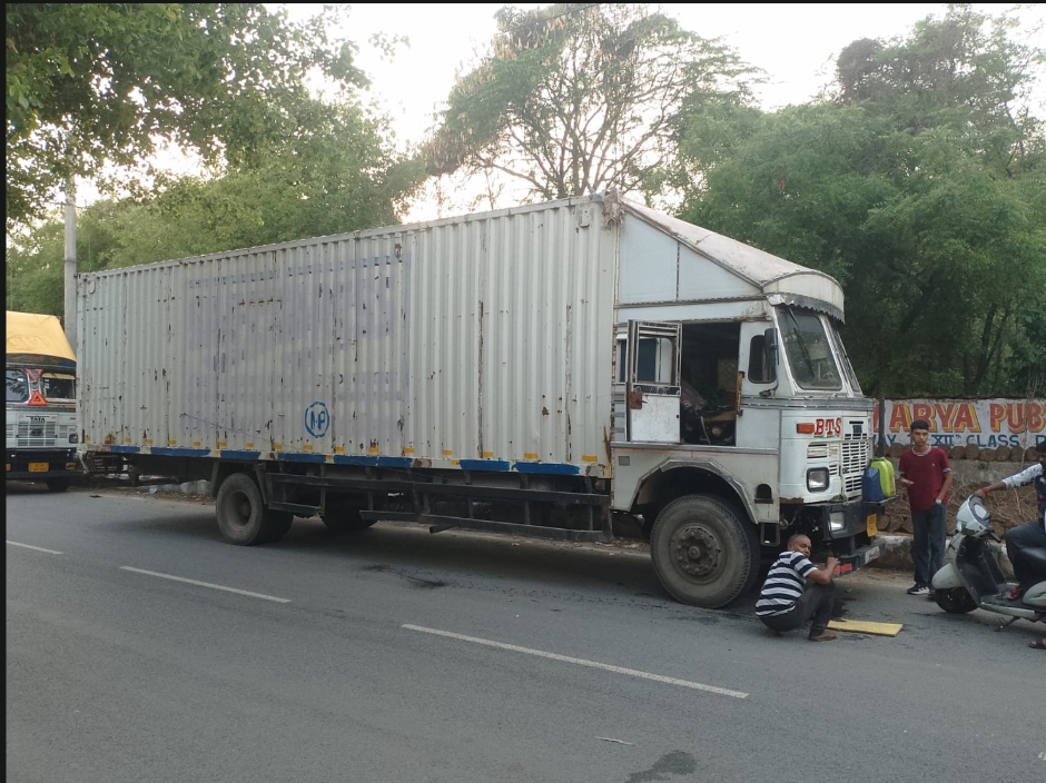 FTL truck India — white full truck load vehicle on a national highway